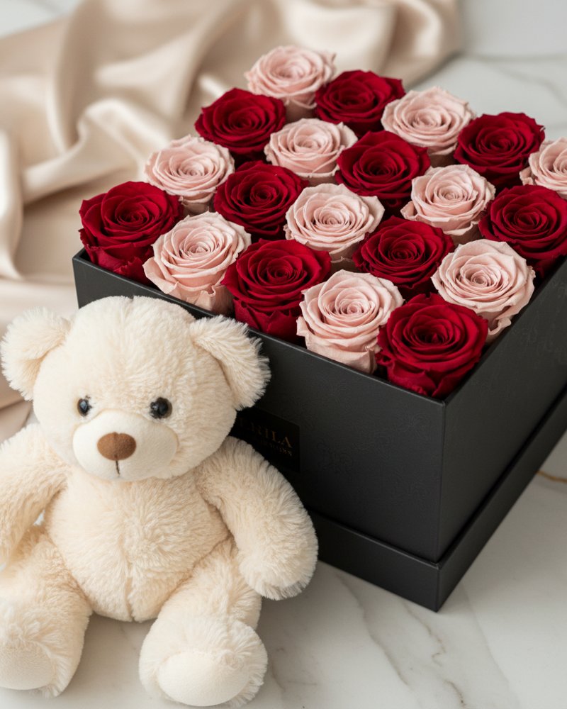 Flower box de 16 roses éternelles accompagnée d'une peluche douce